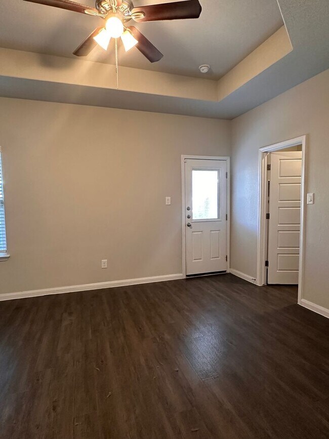 Building Photo - 604-606 Grayson Ln