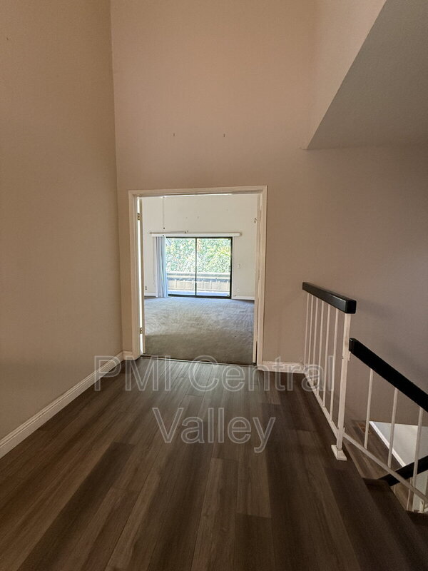 Building Photo - 1725 Edgebrook Dr