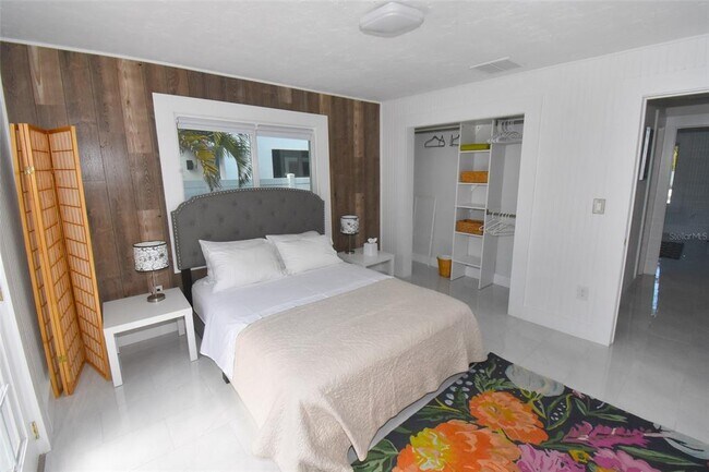 Building Photo - 2450 Hawthorne St