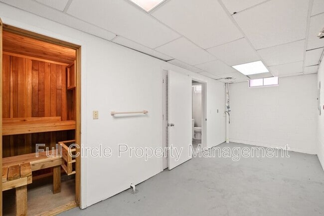 Building Photo - 1222 S 118th St