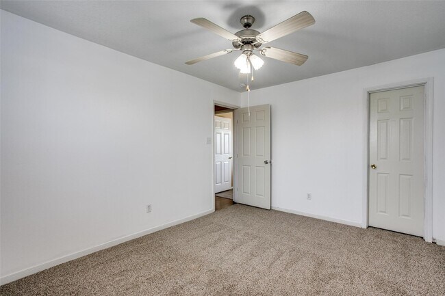 Building Photo - 9907 Valance Way