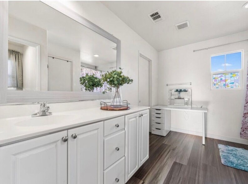 Building Photo - 39111 Cima Mesa Dr