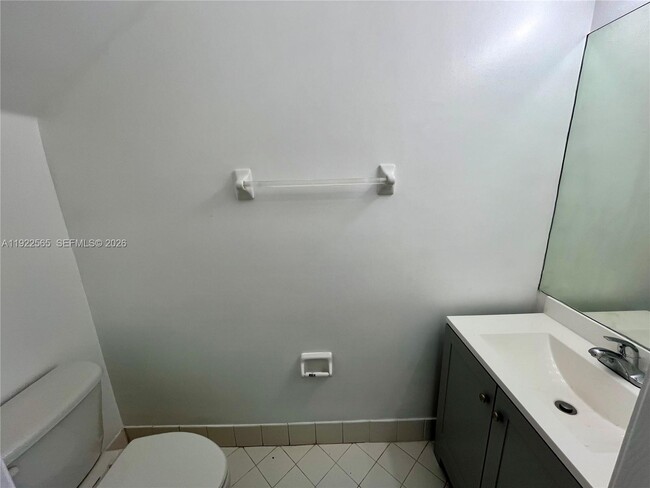 Building Photo - 1550 NE 33rd Ave