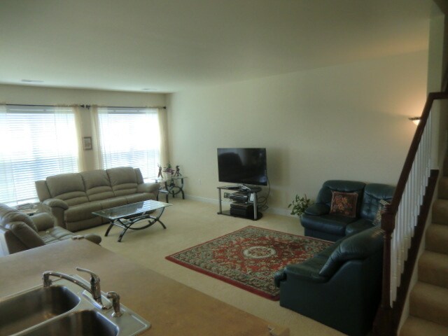 Building Photo - 2128 Red Fox Dr