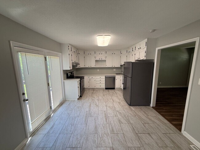 Building Photo - 4 BR/2BA| Newly Renovated Single Family Home |  | 1-Car Garage | Basement!