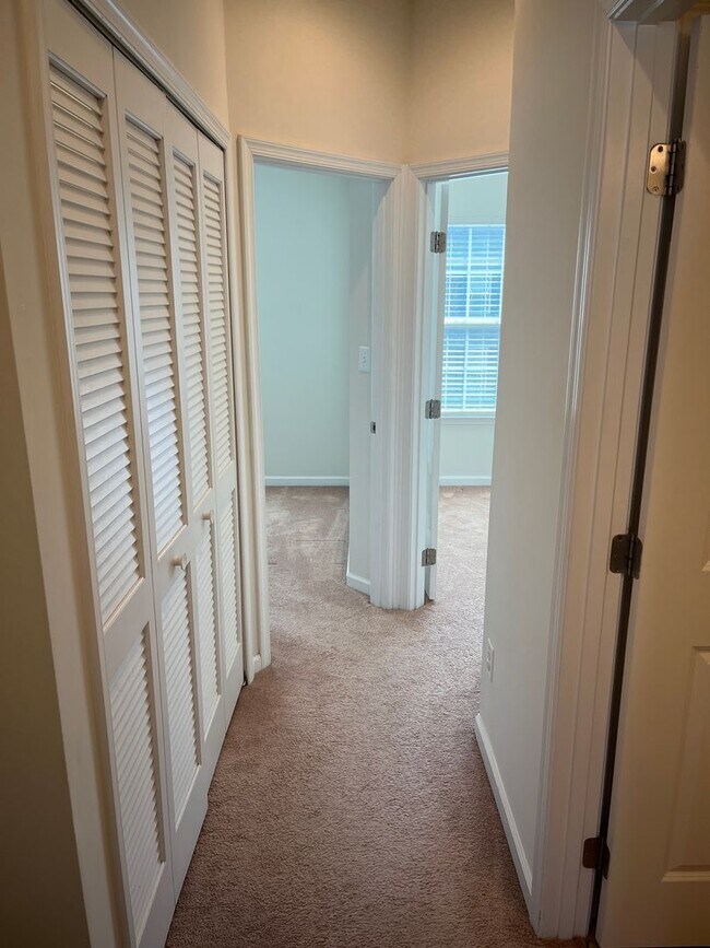 Building Photo - 1253 Elderslie Ln