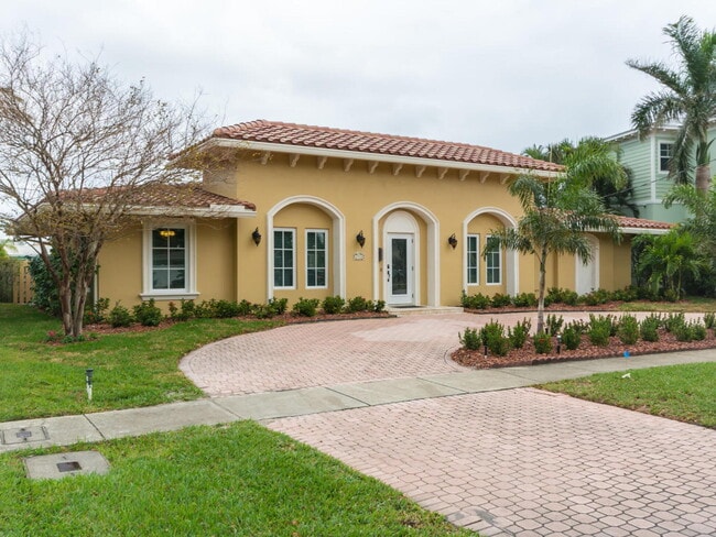 Building Photo - 4930 NE 27th Ave