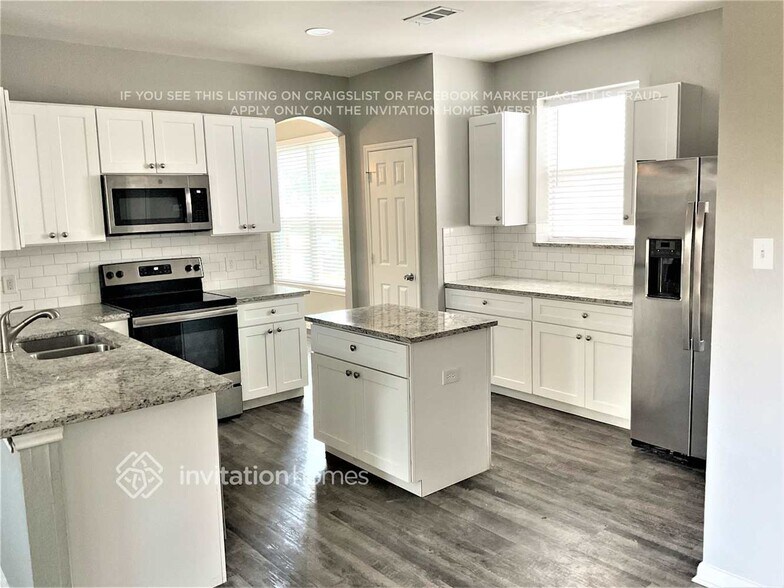 Building Photo - 1204 Taylor Ln