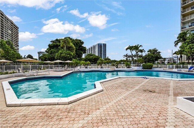 Building Photo - 11111 Biscayne Blvd