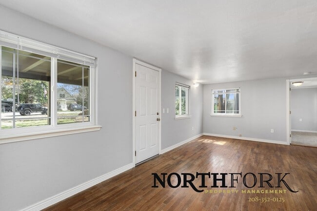 Building Photo - Boise Bench Home Available 6/1