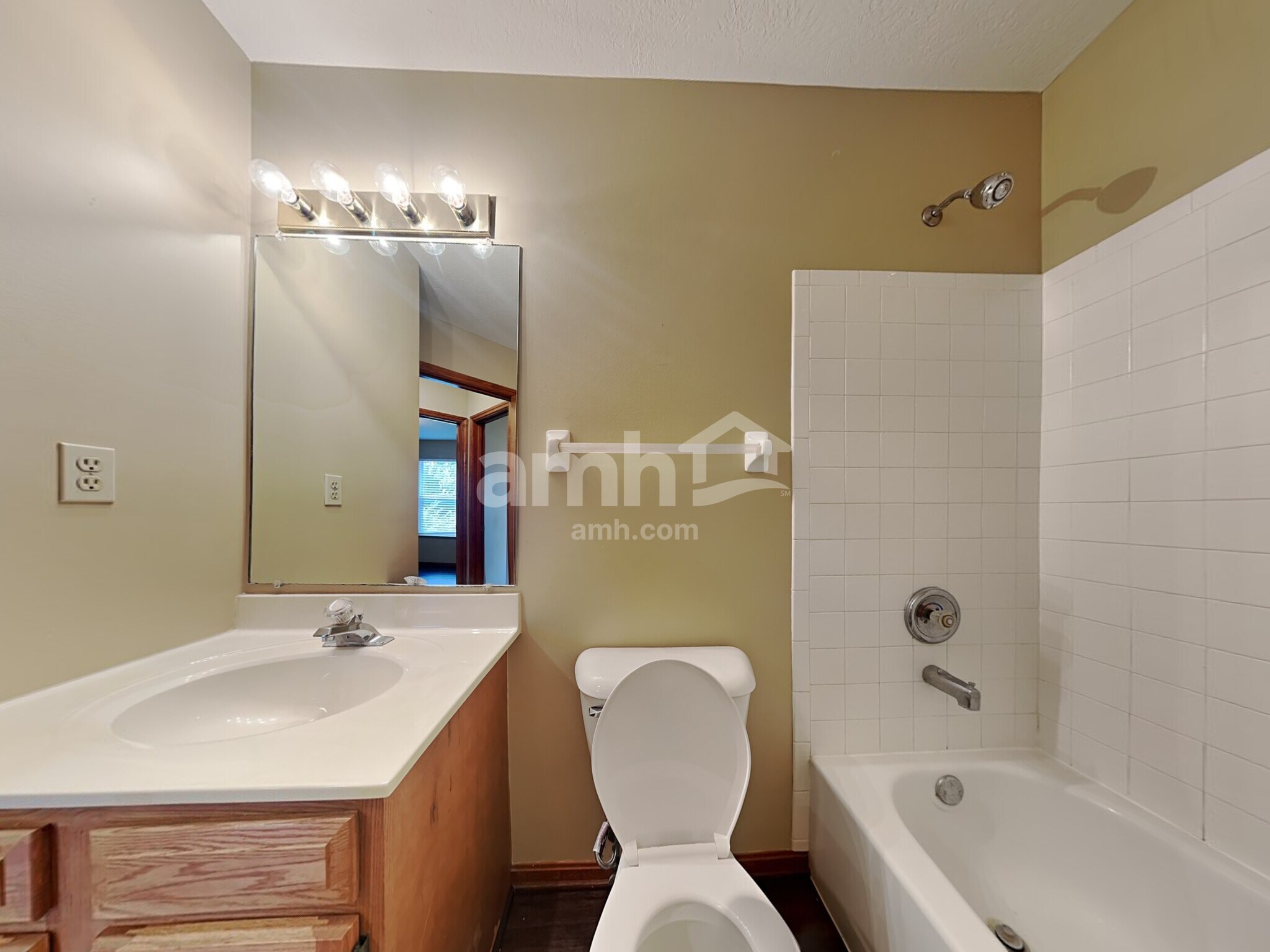 Building Photo - 333 Greenwood Ln