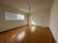 Building Photo - Excellent Location! Minutes from Beverly Hills and Hollywood