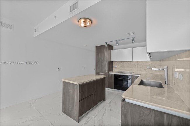 Building Photo - 3131 NE 7th Ave