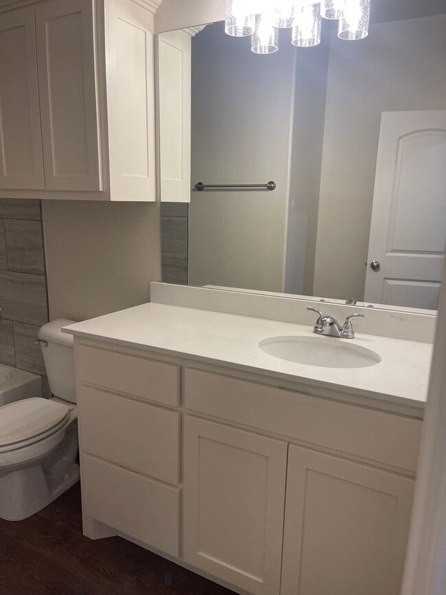 Building Photo - 3 bedroom 2 bath duplex in Newcastle