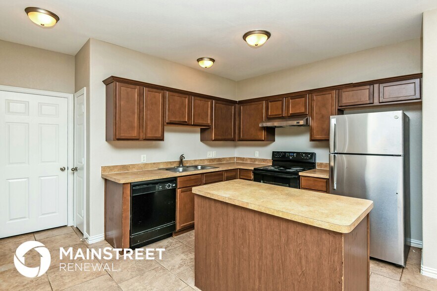 Building Photo - 8100 Raleigh Dr