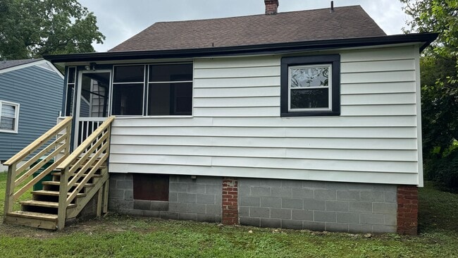 Building Photo - Highland Springs Bungalow