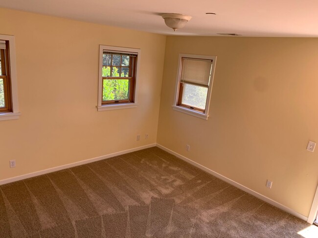 Building Photo - 6736 Sueno Rd