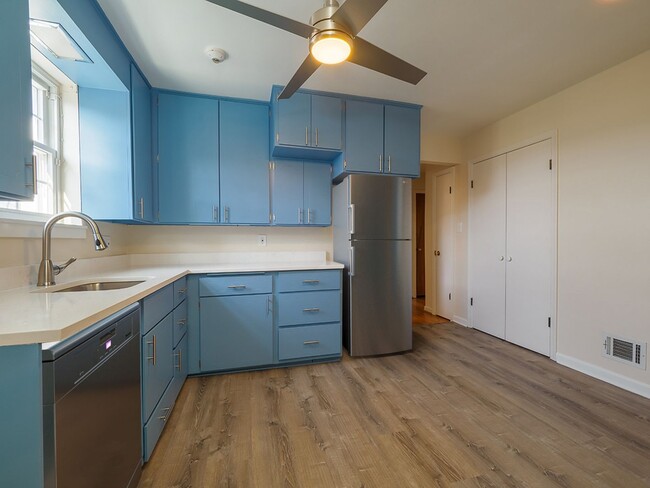 Building Photo - 2702 Navarre Dr