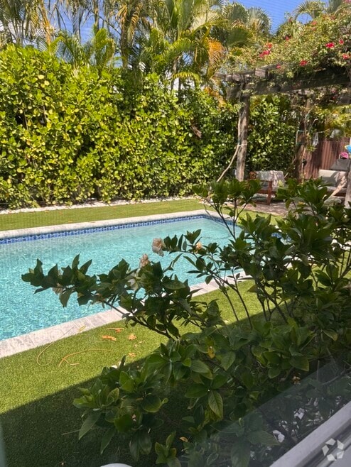 Building Photo - 808 Flamingo Dr