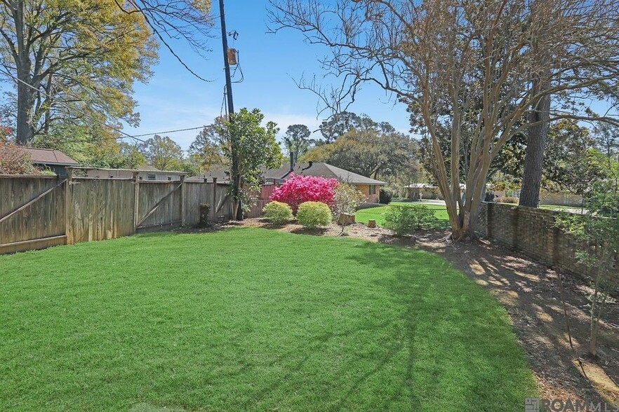 Building Photo - 7005 Whitlow Dr