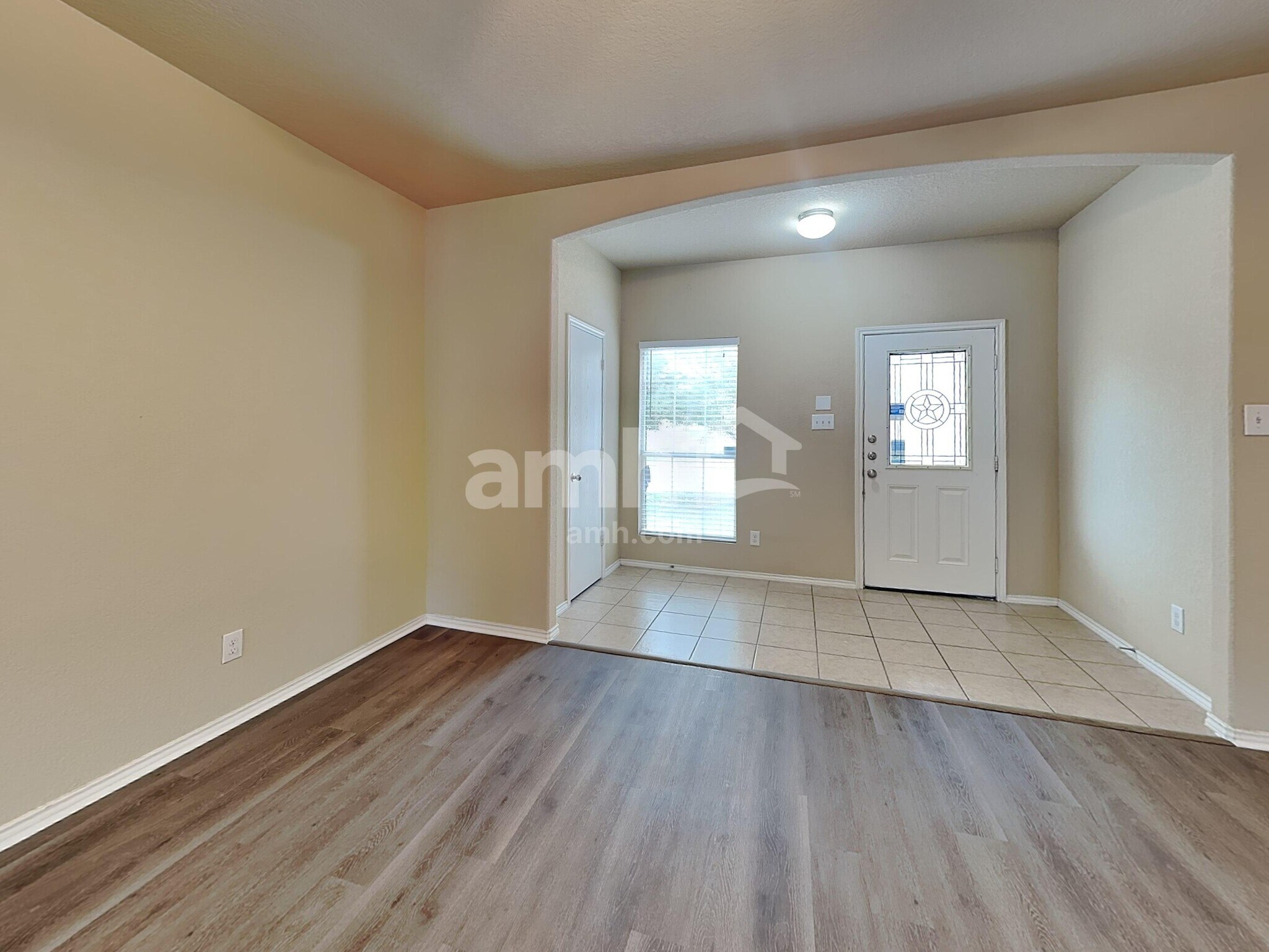 Building Photo - 9811 Rainbow Crk