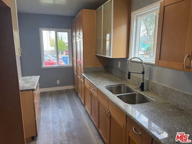 Building Photo - 314 E 104th St