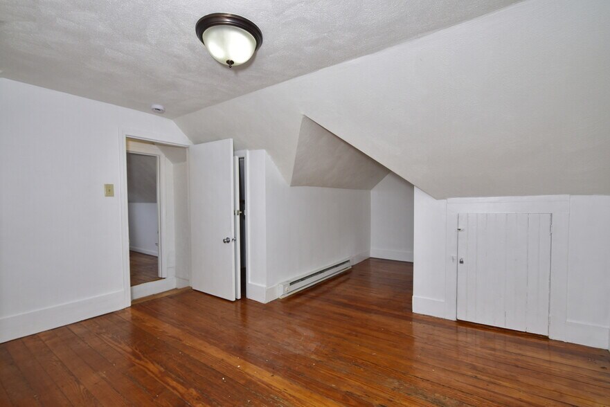 Building Photo - 43 Rosseter St