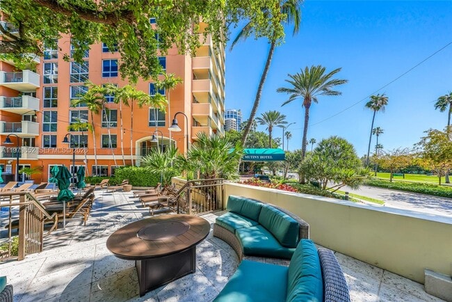 Building Photo - 2951 S Bayshore Dr