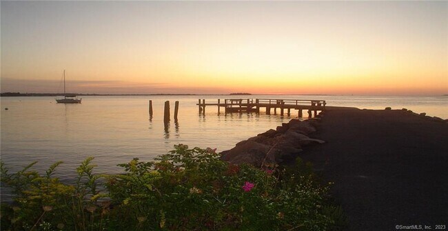 Building Photo - 106 E Shore Ave