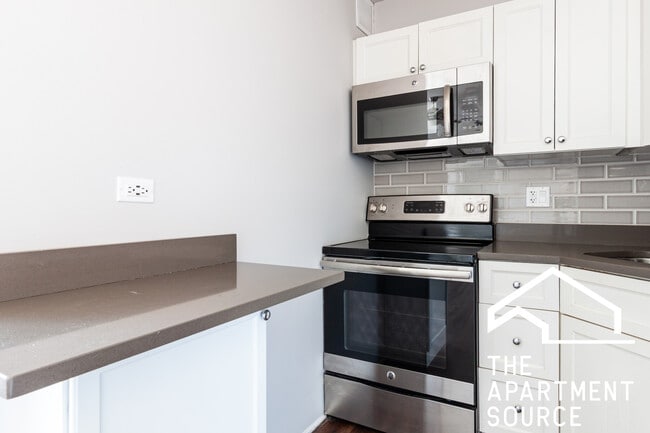 Building Photo - 817 W Lakeside Pl
