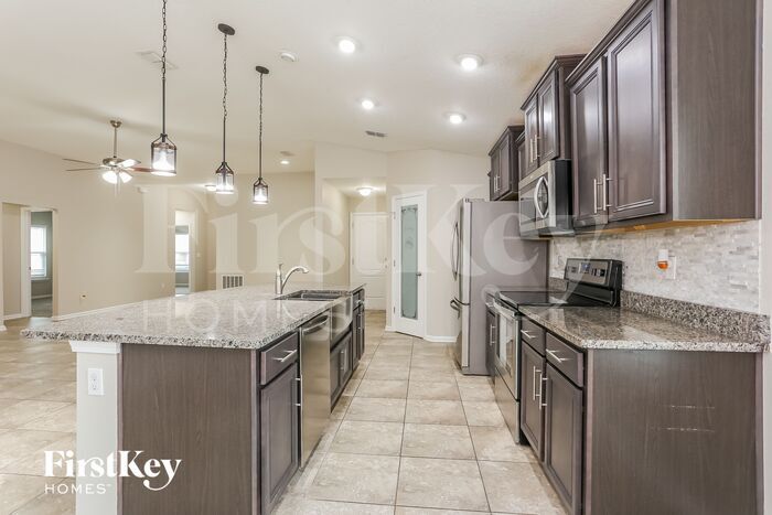 Building Photo - 12556 Itani Wy