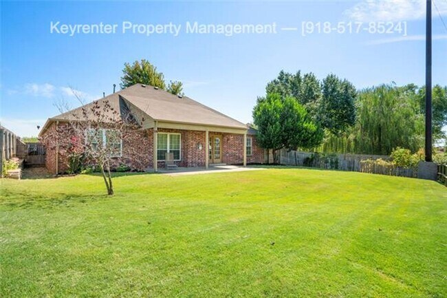 Building Photo - 3 Bed | 2 Bath | Jenks