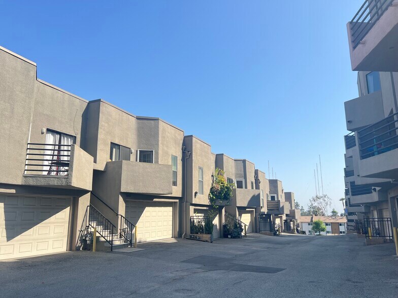 Exterior View - 1878 N Alvarado St