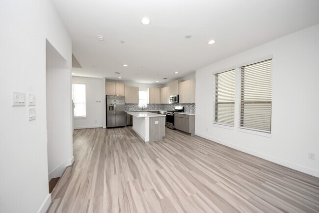 Building Photo - 18716 Centro Main St