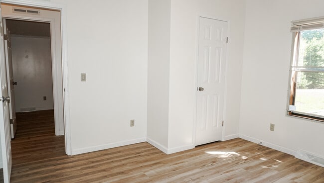 Building Photo - 7 Breakwater Dr