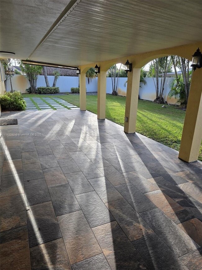 Building Photo - 8090 W 18th Ct