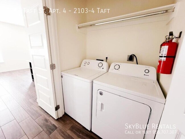 Building Photo - 2103 Taft St