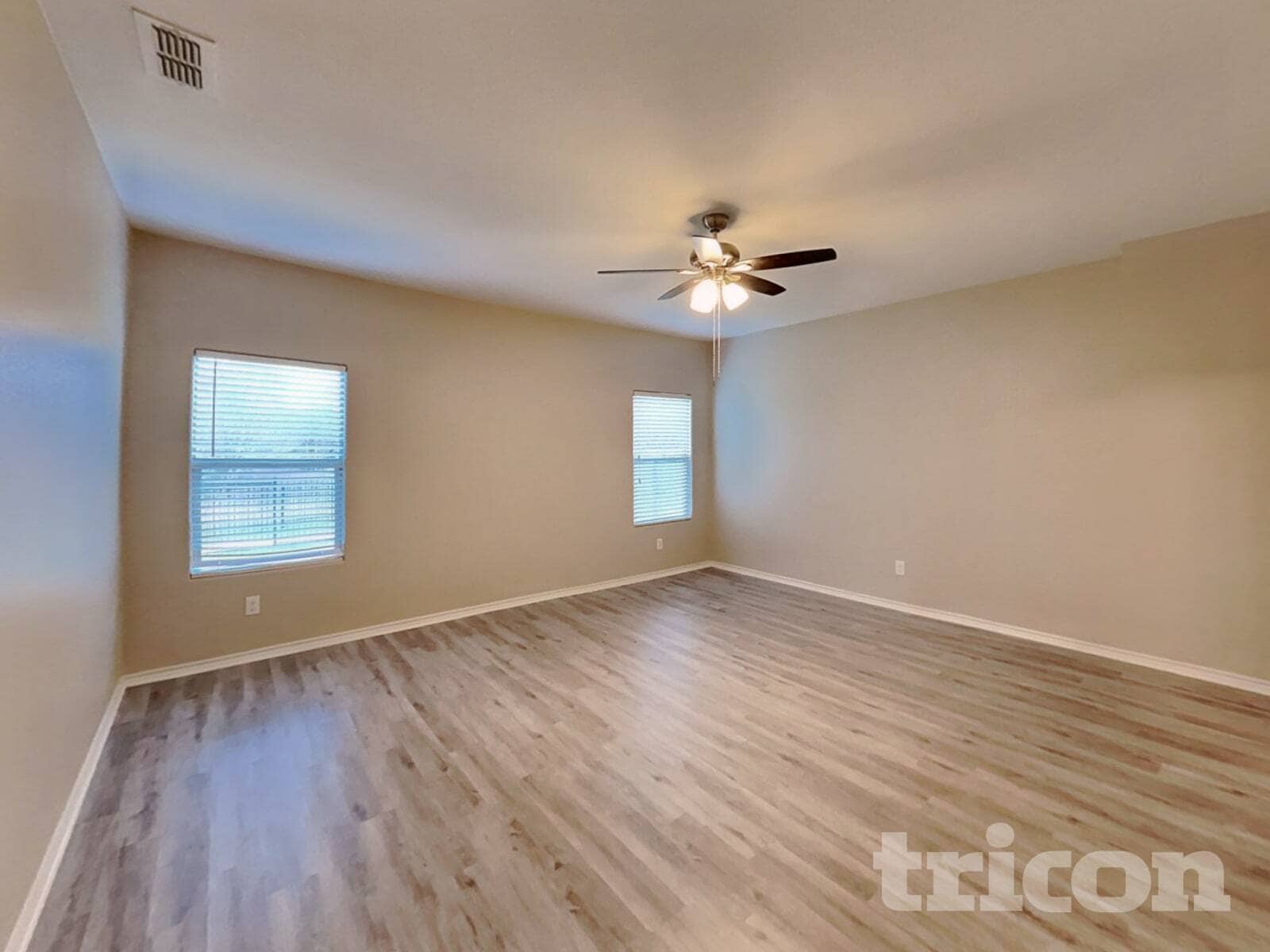 Building Photo - 601 Creekview Dr