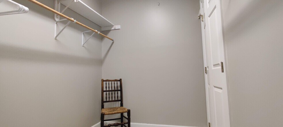 Building Photo - 250 Paddock Dr