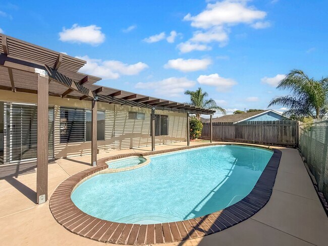 Building Photo - Beautiful 4B/2BA Home in Poway Available f...