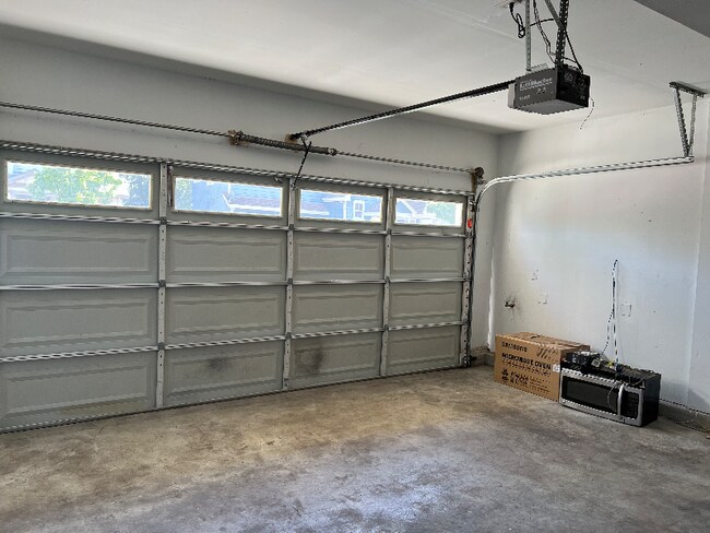 Building Photo - 9405 Clemente Dr