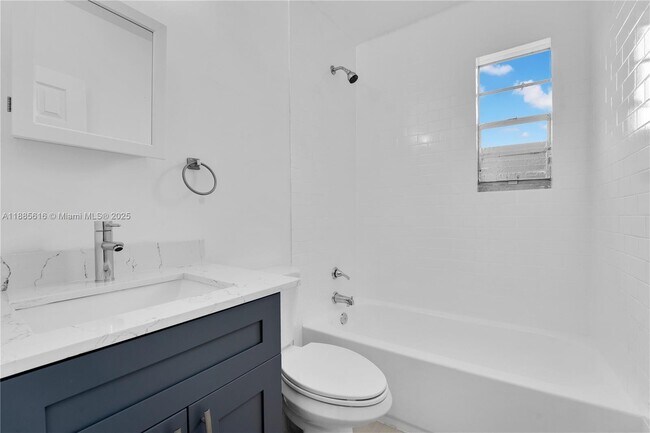 Building Photo - 15991 NE 18th Pl