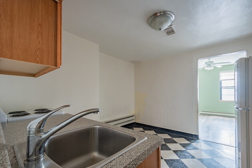 Building Photo - 86 S 15th St