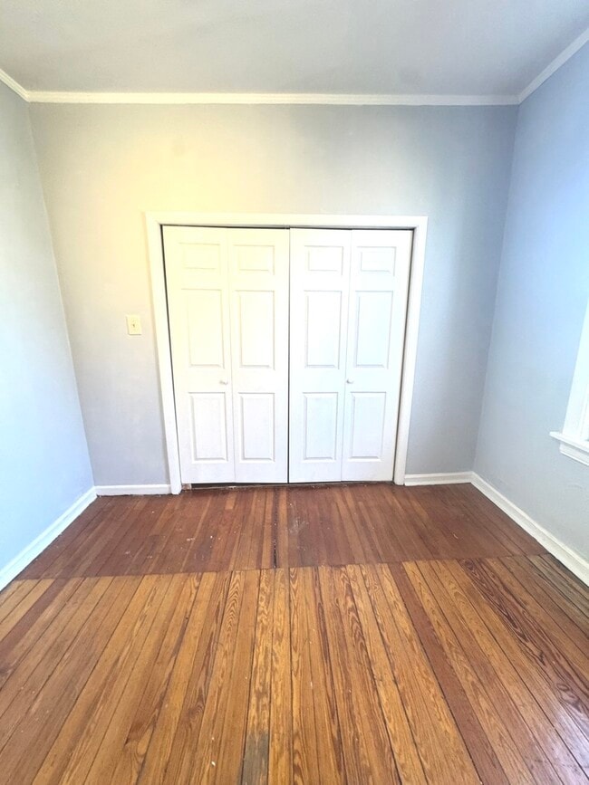 Building Photo - 511 N Taylor Ave