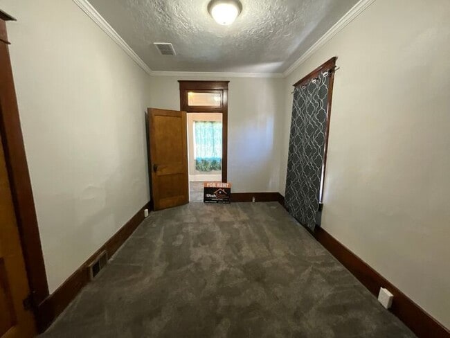 Building Photo - 3 bedroom 2 bath 1 car garage Home- Small Dog Friendly
