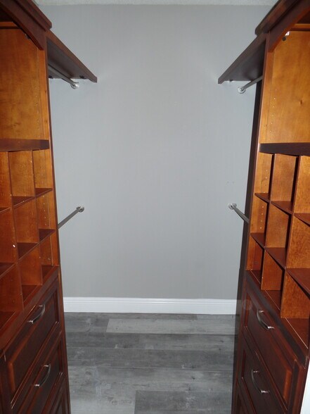 Building Photo - 5612 Rock Island Rd