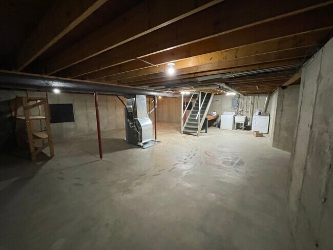 Building Photo - 4467 W Milham Ave