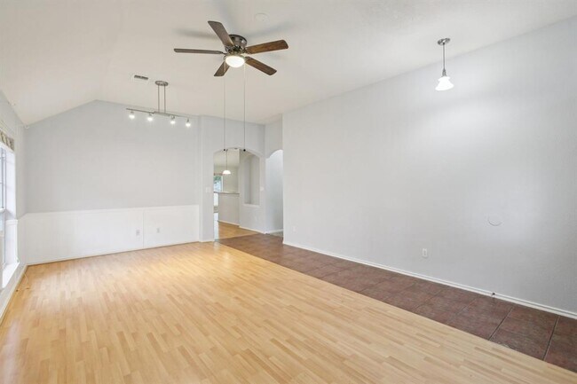 Building Photo - 4405 S Summercrest Loop
