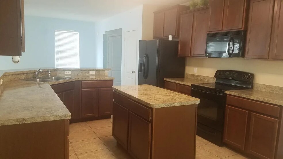 Building Photo - 1860 Soldiers Pass