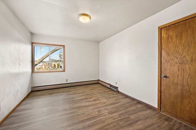 Building Photo - 1161 W Carriage Dr